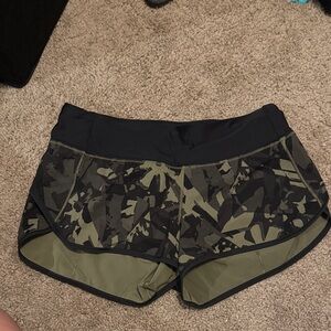 Lululemon Women's Camo Speed Up Shorts size 6